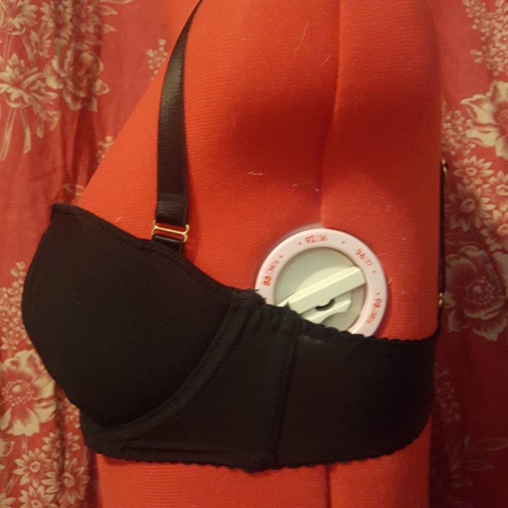 32D black balconette bra with harness straps - Picture 2 of 3
